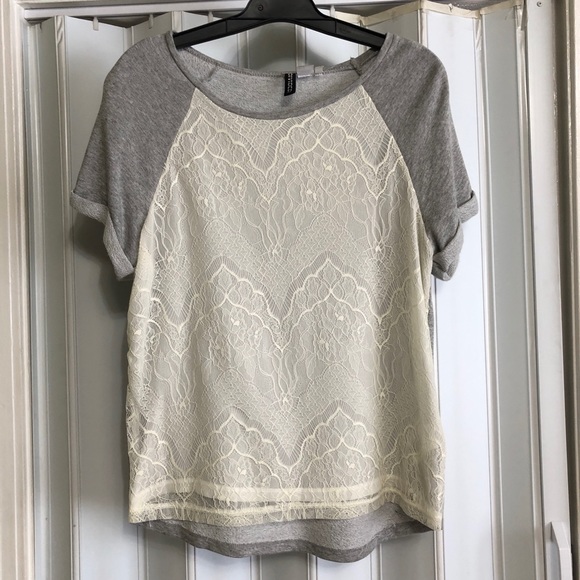 H&M Divided Cute lace detail casual top - Picture 2 of 6
